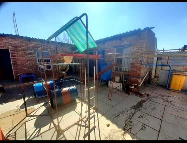 2 BEDROOM HOUSE FOR SALE IN TOEKOMSRUS